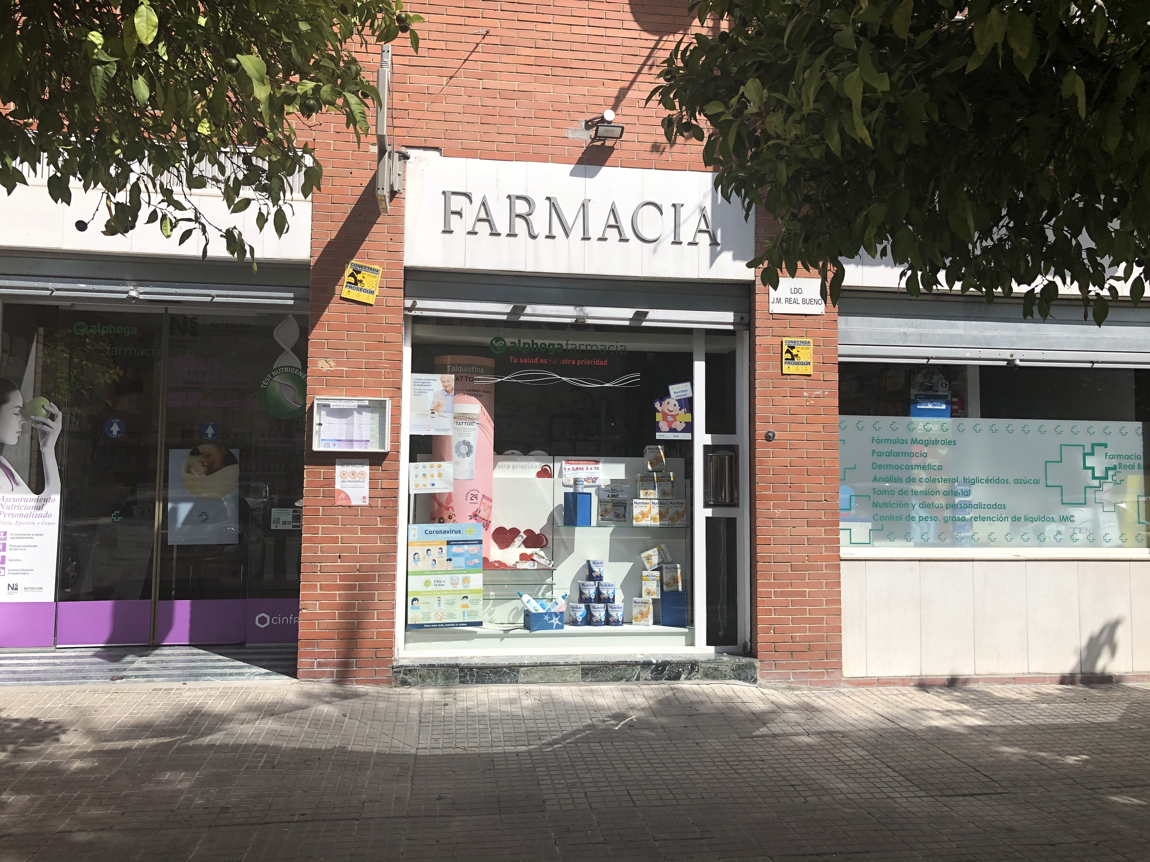 Fachada de nuestra farmacia.